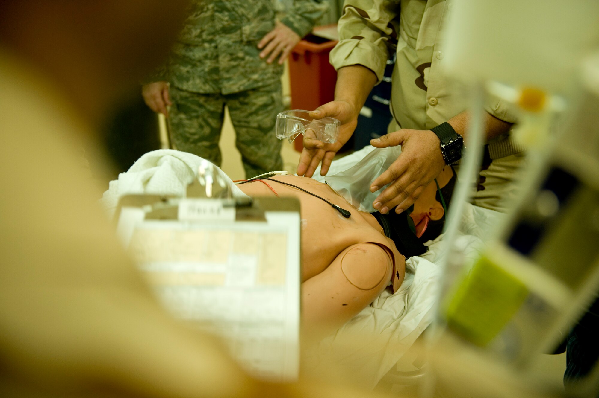 JOINT BASE BALAD, Iraq -- Iraqi medics conduct an initial assessment of a 'patient' that just arrived in the emergency room during training conducted by the 332nd Expeditionary Medical Group Feb. 8. The training was part of a first responder workshop held for Iraqi medics to help develop skills to treat trauma patients. (U.S. Air Force photo by Staff Sgt. Levi Riendeau)