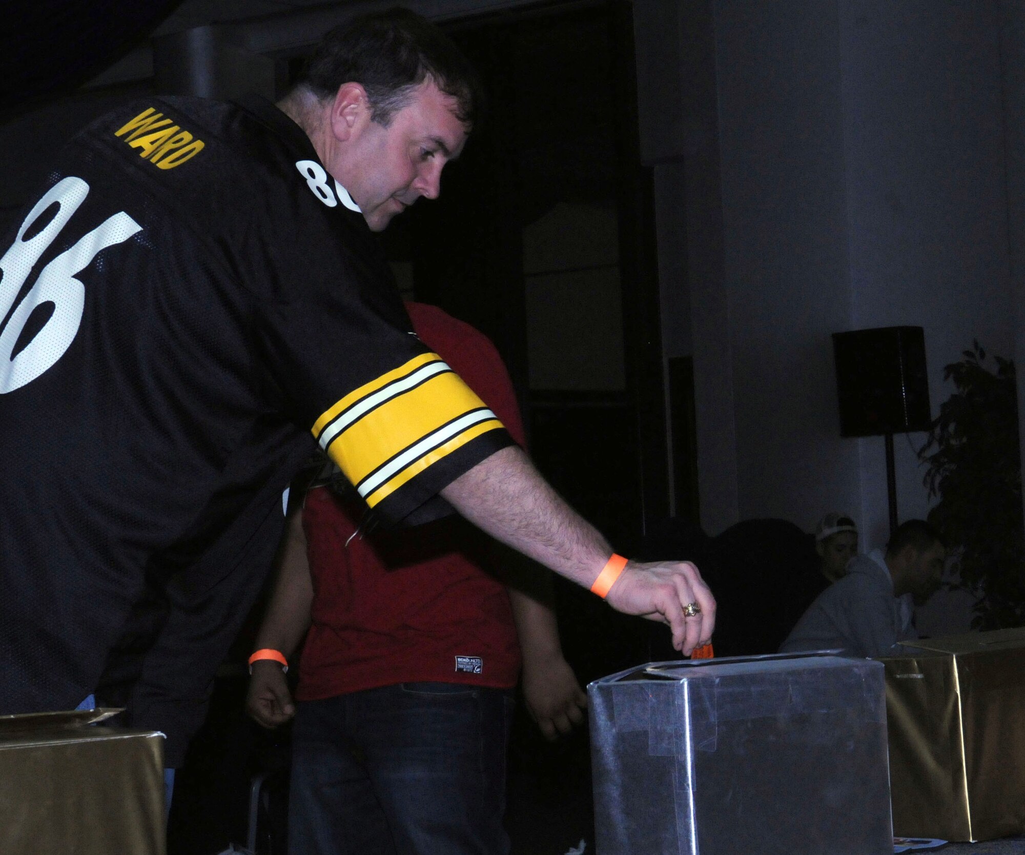 An Incirlik Airman votes for his favorite locally-produced Super Bowl commercial at the finale of the Incirlik Super Bowl commercial contest, Feb. 7, 2011, at the consolidated club at Incirlik Air Base, Turkey. The event was held in conjunction with the Super Bowl XLV screening event.  Attendees had the opportunity to view and vote for their favorite locally-produced commercial. The first place winner received $10,000 in quality-of-life funds for the unit. (U.S. Air Force photo by Master Sgt. James Law/Released)