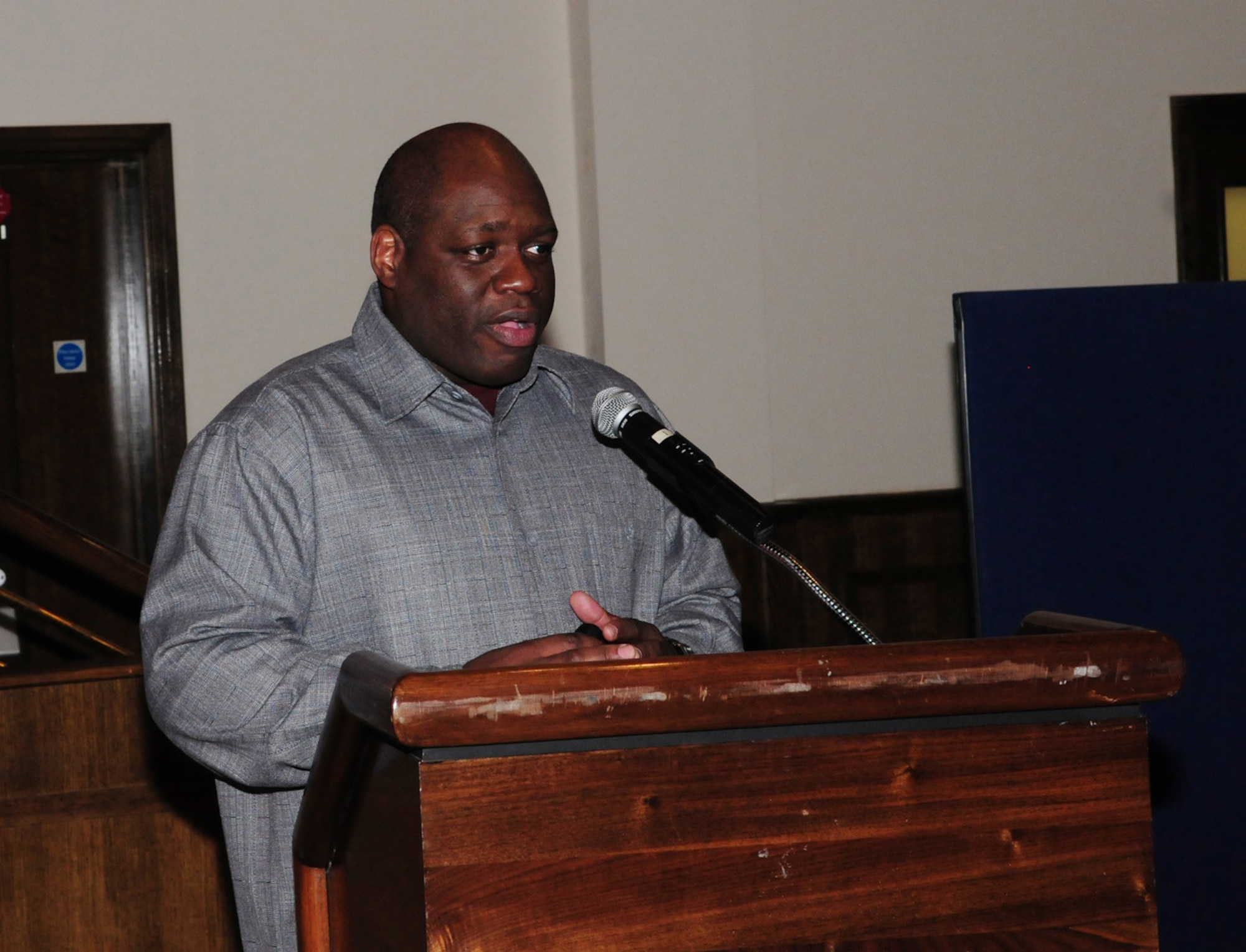 RAF MILDENHALL, England -- Dr. Nat Williams, former orphan and foster child, now a Doctor of Education and author, speaks to Team Mildenhall members at the Galaxy Club Feb. 17, 2011. From 5 years old, Dr. Williams and his 11 siblings were in foster care, after losing their mother, until he was 18. As an adult, he has worked continously to provide options and opportunities that he hand his brothers and sisters didn't have when they were in the foster care system. Dr. Williams visited here as part of the Armed Forces Entertainment program. (U.S. Air Force photo/Karen Abeyasekere)