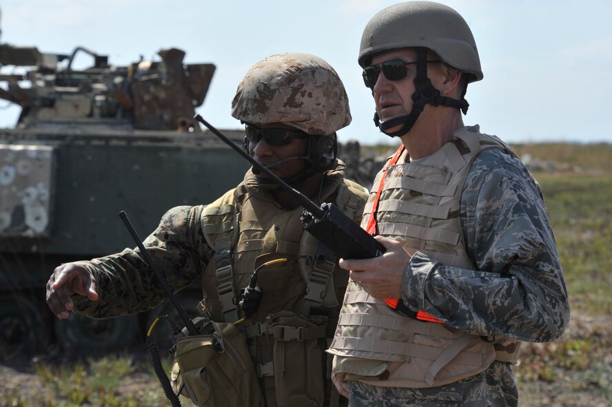 AVON PARK, Fla.—Marine Corps Maj. Jabari Reneau Joint Fire Integration and inoperability Team exercise director, Eglin Air Force Base, Fla., speaks with Maj. Gen. Stephen Hoog, 9th Air Force commander, about the scenario that is going on during joint exercise ATLANTIC STRIKE 11-01 Feb. 16. The general was there to watch the capabilities of the joint terminal attack controllers.(U.S. Air Force photo/Airman 1st Class Nicholas Benroth)(RELEASED)