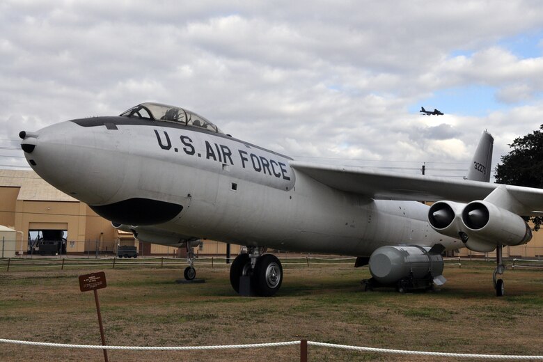 8th air force museum gift shop