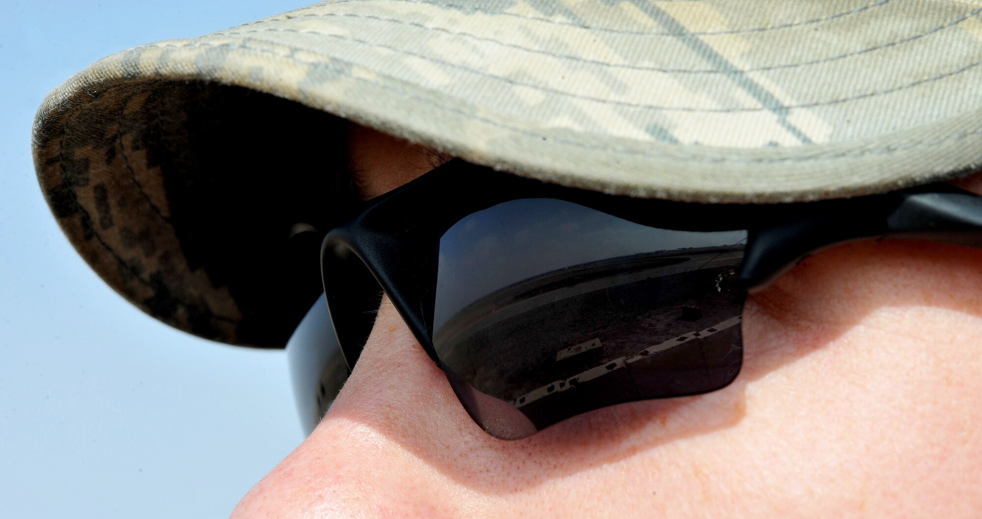 Staff Sgt. Ryan Adkinson, battlefield weather Airman, takes a look out over the horizon to check visibility and current weather conditions, Jan. 28, 2011, at Contingency Operating Base Speicher, Iraq. (U.S. Air Force photo by Senior
Airman Andrew Lee/Released)