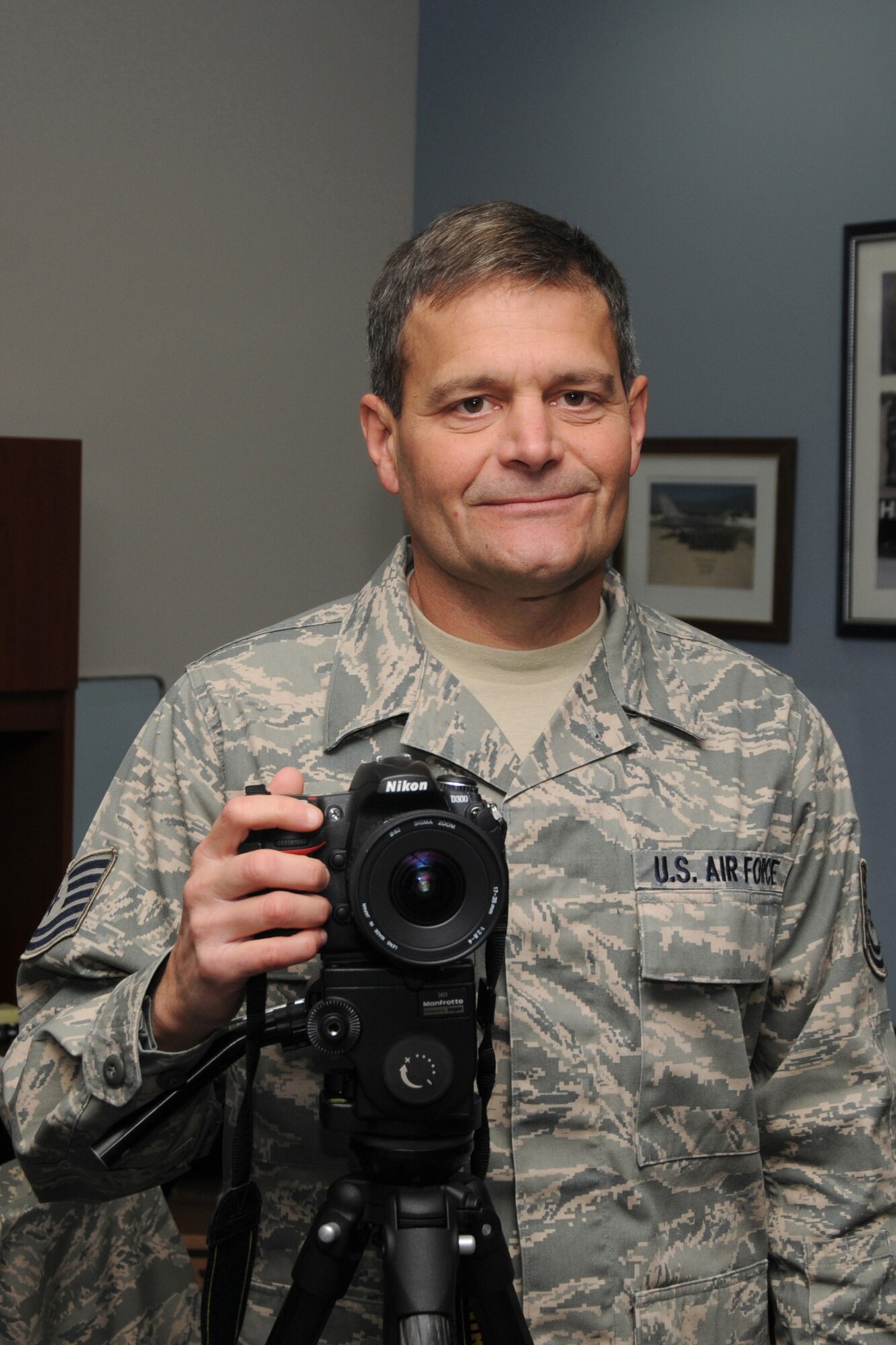 YOUNGSTOWN AIR RESERVE STATION, Ohio -- Air Force Reserve Tech. Sgt Rick Lisum, a photographer with the 910th AW Public Affairs office, works in the photo studio as well as throughout the air station.  On the civilian side, Rick Lisum is a 23-year police officer serving in Newton Falls, Ohio. U.S. Air Force Photo/Staff Sgt. Brenda Haines.