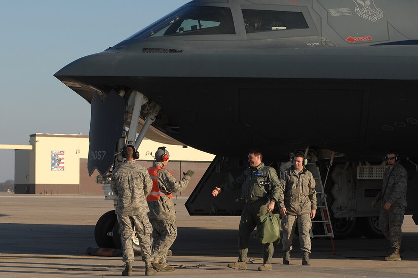 Whiteman Enlisted Becomes B-2 Co-pilot For A Day > Whiteman Air Force ...