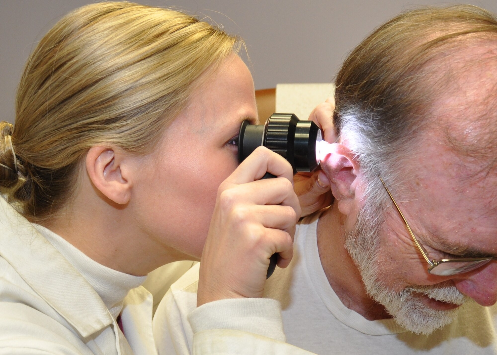 Maj. (Dr.) Wendie Wohltmann, 81st Medical Operations Squadron dermatologist,
examines a lesion for possible skin cancer on Robert Fell, a retired captain, Feb. 11 in the dermatology clinic. Dr. Wohltmann said a limited number of appointments are available March 9 in the clinic for skin cancer screening.  Patients who’ve received a
screening exam within the last year are ineligible.  Patients will be screened for skin cancer only; no other skin issues are addressed or treated during the screenings.  For an appointment, call 376-3501.  (U.S. Air Force photo by Steve Pivnick)