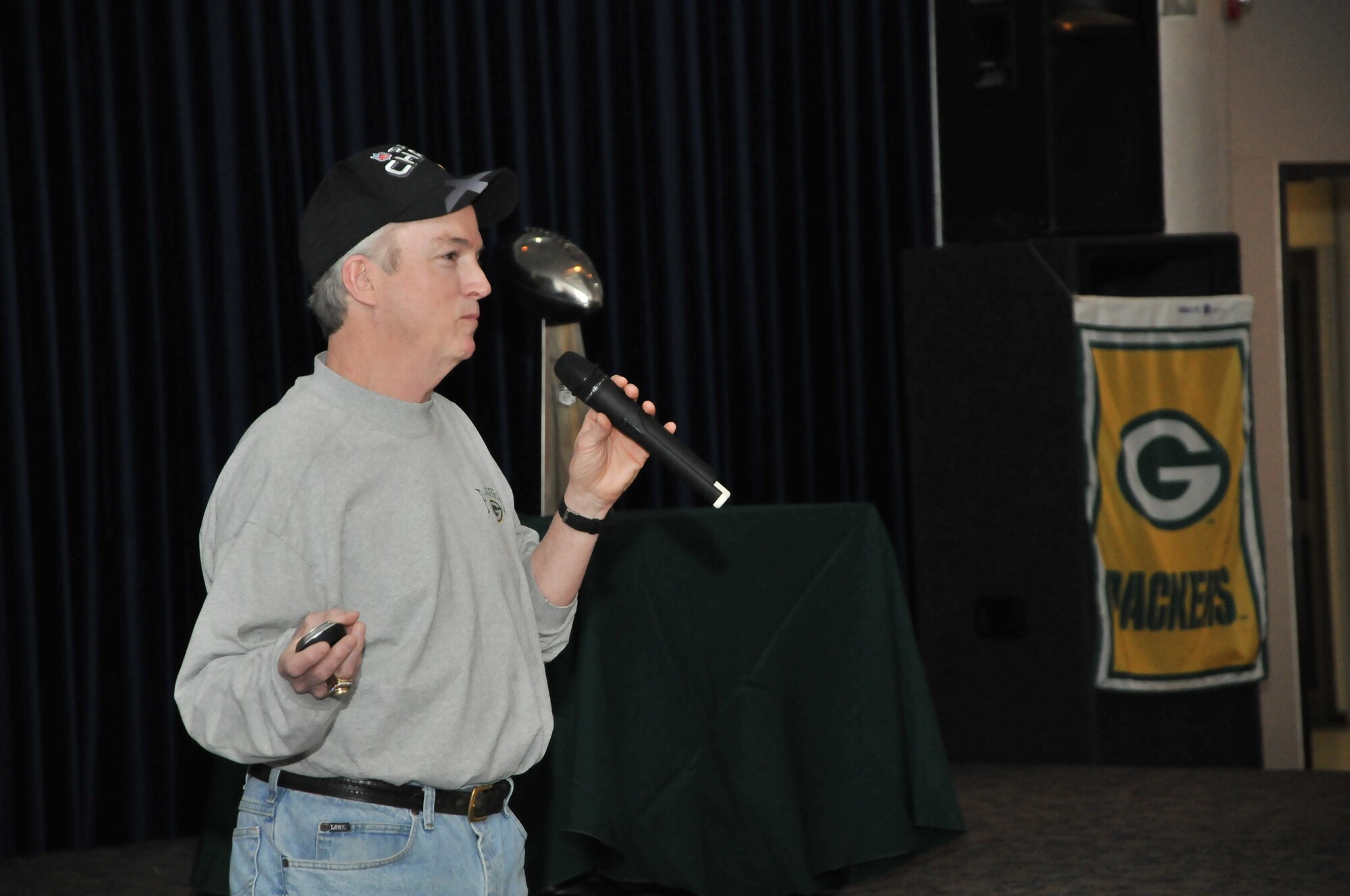Pepper Burruss, the head athletic trainer for the National Football League team the Green Bay Packers, gives fans an inside look of the 2010-2011 Packers season during a visit to Incirlik Air Base, Turkey, Feb. 12, 2011. The trip was organized by Navy Entertainment and the 39th Force Support Squadron as part of the team’s “Tundra Tour.” Super Bowl XLV champions Jarrett Bush, Derrick Martin, William Henderson, Frank Zombo, Nick McDonald, and Daryn Colledge, as well as Pepper Burruss conducted a behind-the-scenes presentation and an autograph session during their visit to the base.   (U.S. Air Force photo by Staff Sgt. Alex Montes)