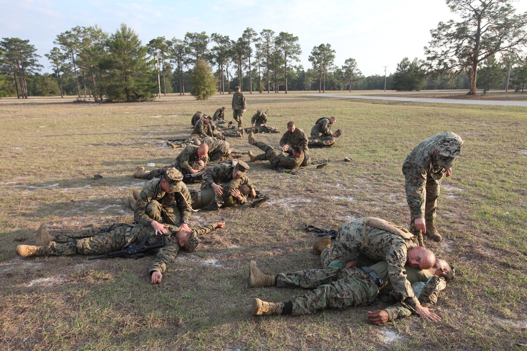 Petty Officer 1st Class Willis Paul, with 4th Tank Battalion, Echo Company, Detachment 4, demonstrates proper techniques covered in his Combat Lifesaver classes, Feb. 22.