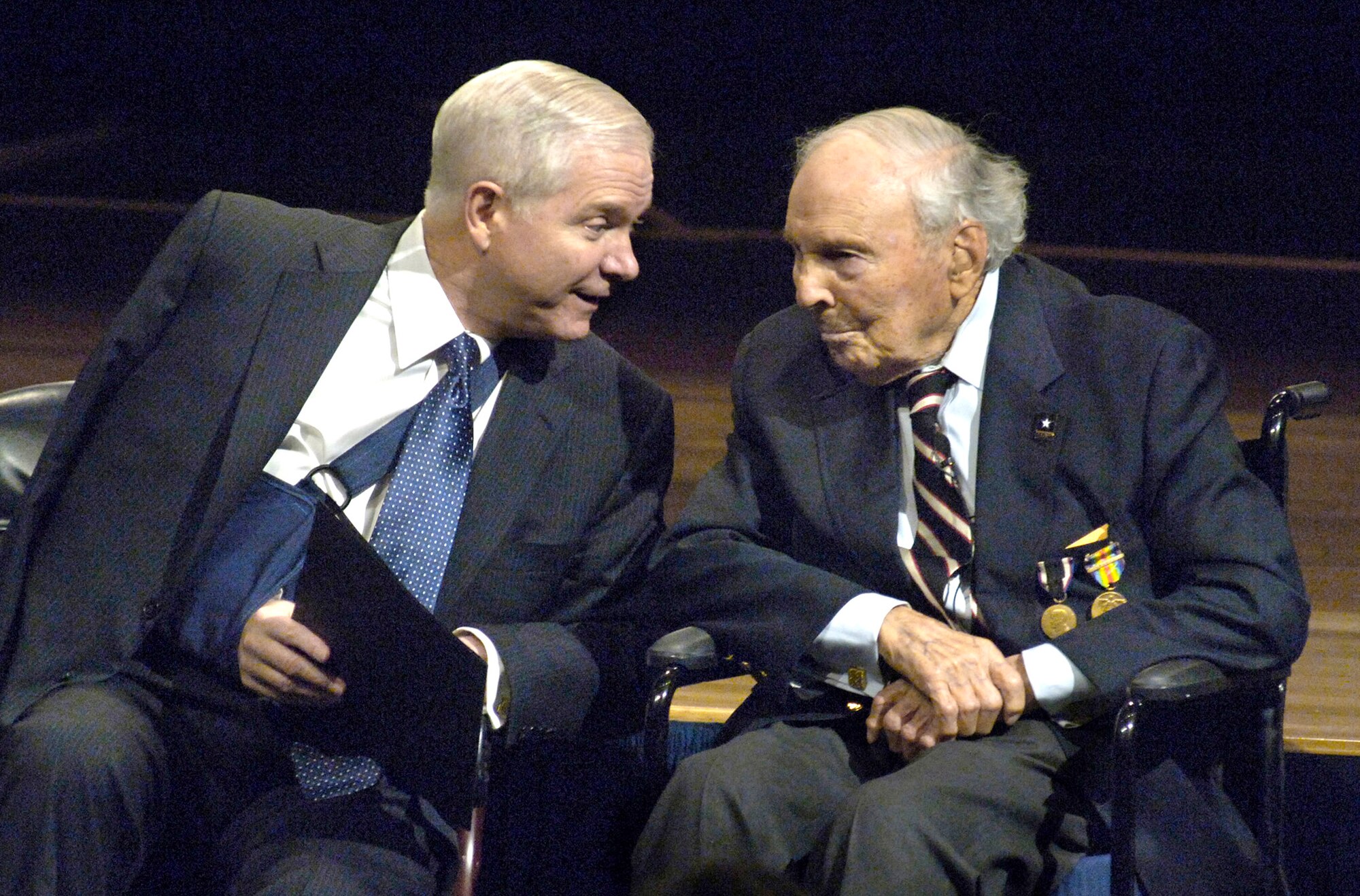 Defense Secretary Robert M. Gates (left) talks with Frank Buckles, the last living American World War I veteran, during a Pentagon ceremony March 6, 2008. Mr. Buckles died Feb. 27, 2011, at age 110. (Defense Department photo/R. D. Ward)