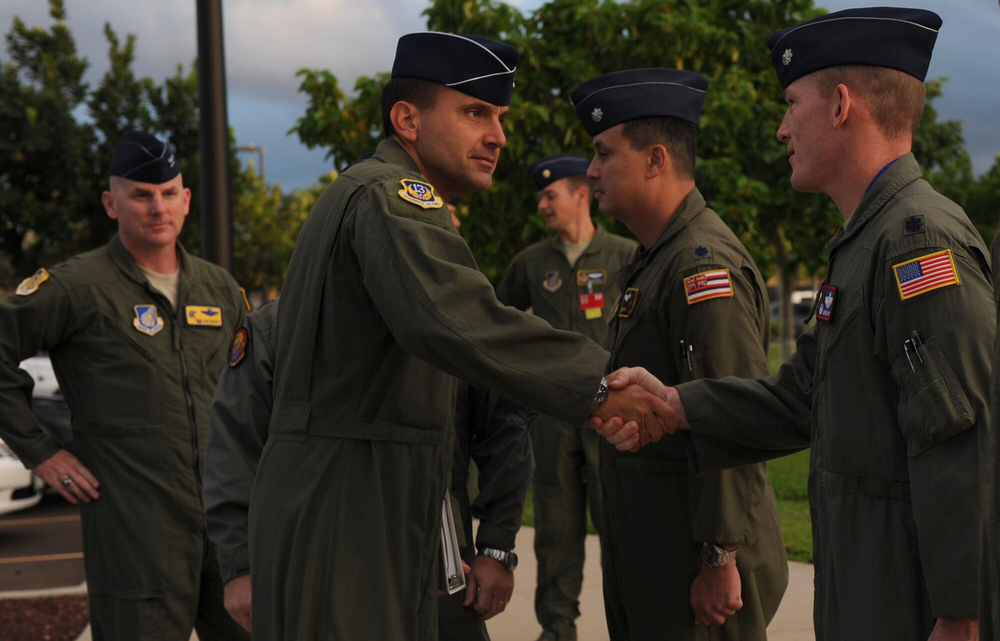 Lt. Gen. Ted Kresge, 13th Air Force commander, meets Lt. Col. Darren Cole, 15th Operations Support Squadron commander, upon arrival to the C-17 Operations building at  the15th Wing, Jan. 4. General Kresge met with Airmen and learned the mission and functions of various units here during his visit to the wing. (U.S. Air Force photo/Airman 1st Class Lauren Main)