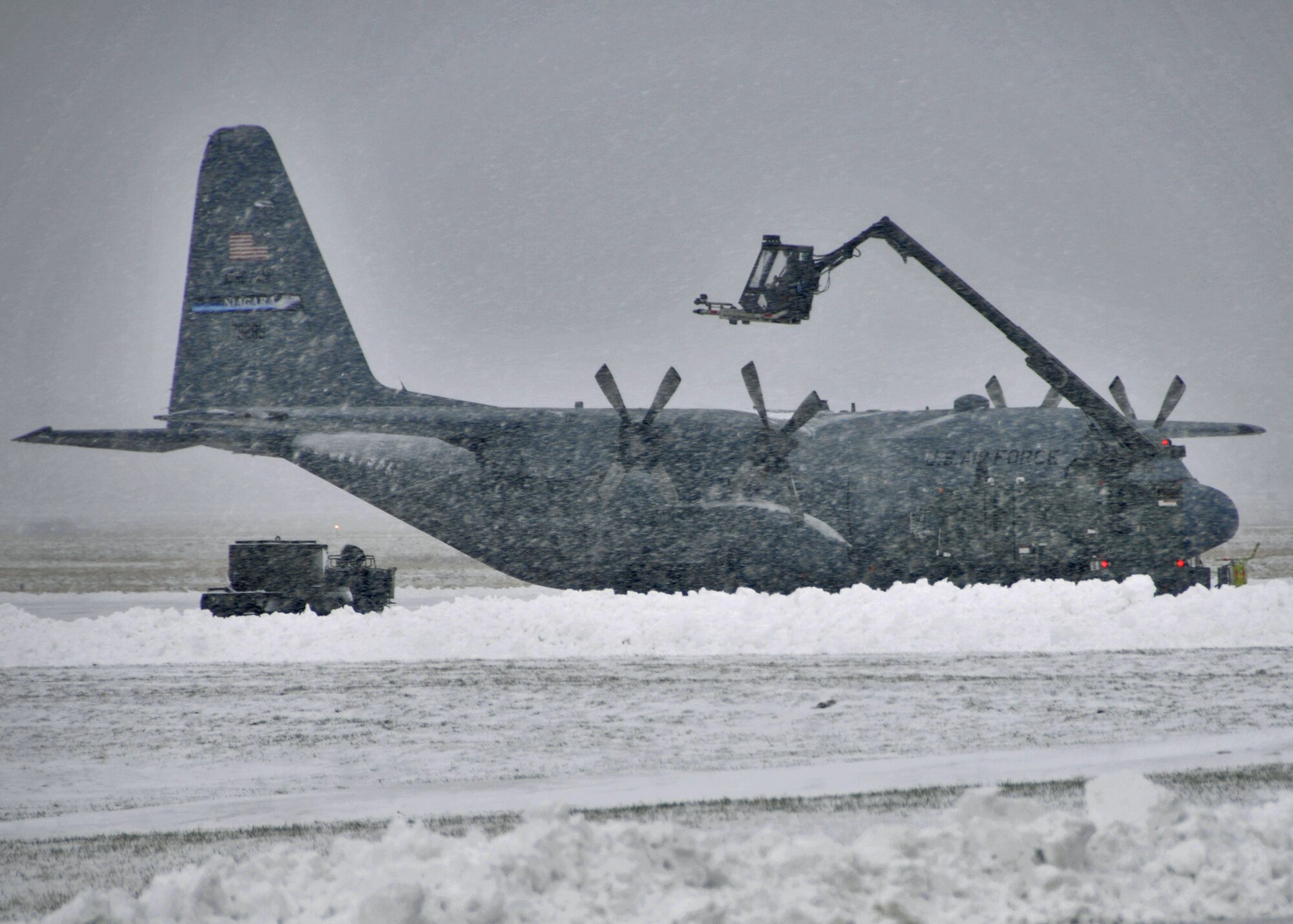 Members of the Air Force Reserve Command's 914th Airlift Wing de-ice a C-130 Hercules Jan. 4, 2011, at Niagara Falls Air Reserve Station, N.Y. When there are freezing conditions and precipitation, de-icing an aircraft is crucial because of potentially severe consequences. (U.S. Air Force photo/Staff Sgt. Joseph McKee)
