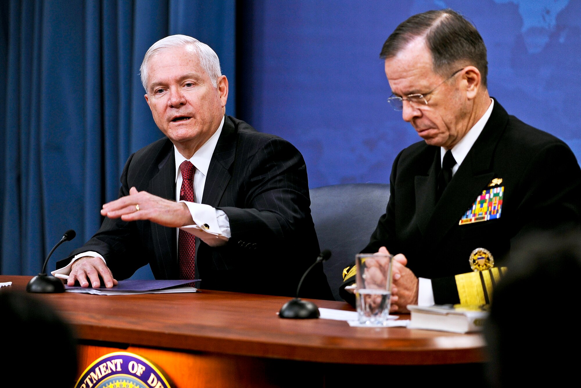 Defense Secretary Robert M. Gates and Chairman, Joint Chiefs of Staff ADM. Michael Mullen hold a press briefing on "DOD Efficiencies" that mark the next major step in the Defense Departments reform agenda at the Pentagon in Arlington, Va., Jan. 6, 2011. (DOD photo by Air Force Master Sgt. Jerry Morrison)