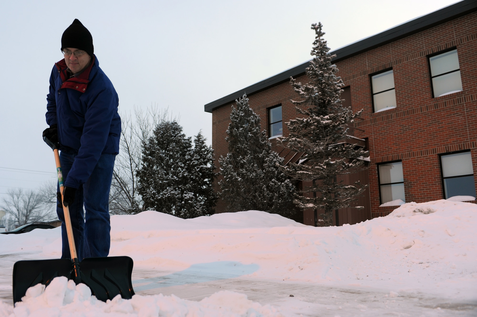 Safety Corner: Snow shoveling safety tps > Minot Air Force Base > Article  Display