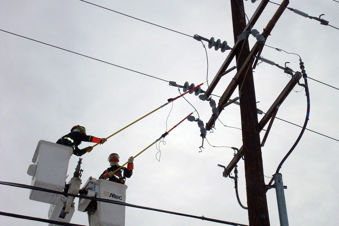 High voltage crews battle cold, restore power