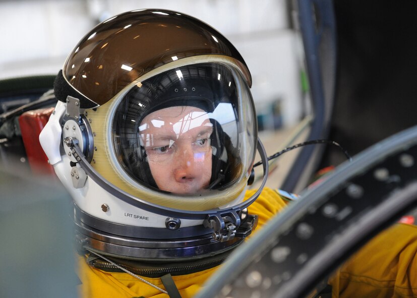 Gen. William M. Fraser III, commander of Air Combat Command, checks out the cockpit of the U-2 Dragon Lady at Beale Air Force Base, Calif., Jan. 11 before taking off for a high-flight. The general took the flight to learn more about the unique requirements of Beale’s mission. (U.S. Air Force photo/9th Reconnaissance Wing Public Affairs)