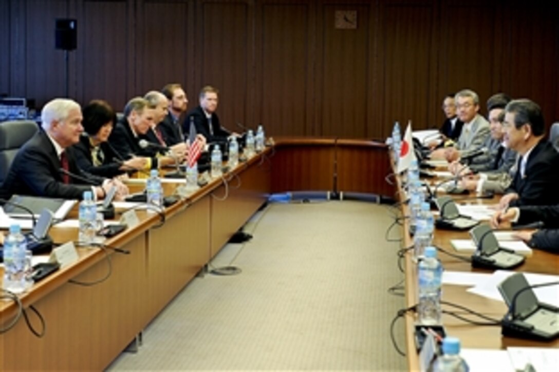 U.S. Defense Secretary Robert M. Gates talks with Japanese Defense Mnister Kitazawa Toshimi at the Ministry of Defense in Tokyo, Jan. 13, 2011.