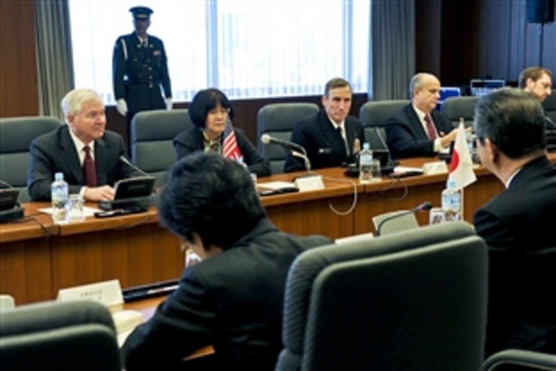 U.S. Defense Secretary Robert M. Gates talks with Japanese Defense Mnister Kitazawa Toshimi at the Ministry of Defense in Tokyo, Jan. 13, 2011.