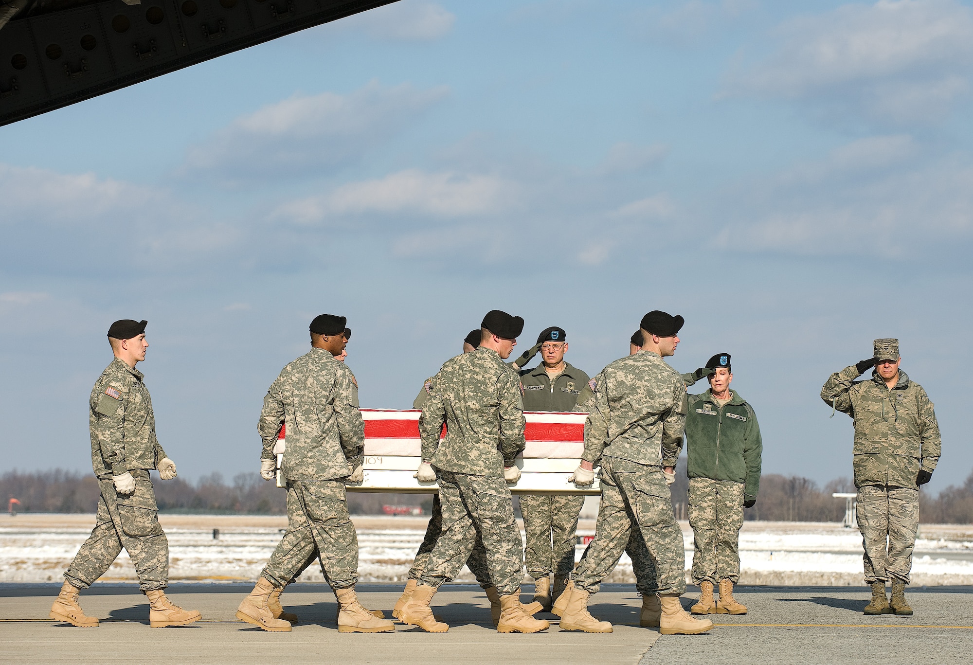 A U.S. Army carry team transfers the remains of Army Sgt. Omar Aceves of El Paso, Texas., at Dover Air Force Base, Del., Jan. 14, 2011.   Aceves was assigned to the 7th Engineer Battalion, 10th Sustainment Brigade, 10th Mountain Division, Fort Drum, N.Y.  (U.S. Air Force photo/Jason Minto)