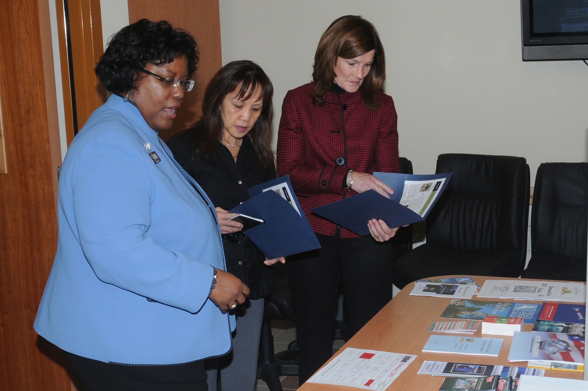 Glendeline Lee (left), 31st Force Support Squadron Airmen and Family Readiness Center director, discusses different AFRC programs with Betty Welsh (right), wife of Gen. Mark A. Welsh III, U.S. Air Forces in Europe commander, and Mary Williamson, wife of Chief Master Sgt. David W. Williamson, USAFE command chief, Jan. 10 at the center. During their visit, to Aviano Air Base, Italy, Mrs. Welsh and Mrs. Williamson toured various facilities to better understand the base?s family outreach programs. (U.S. Air Force photo/Airman 1st Class LaVel Sterling)