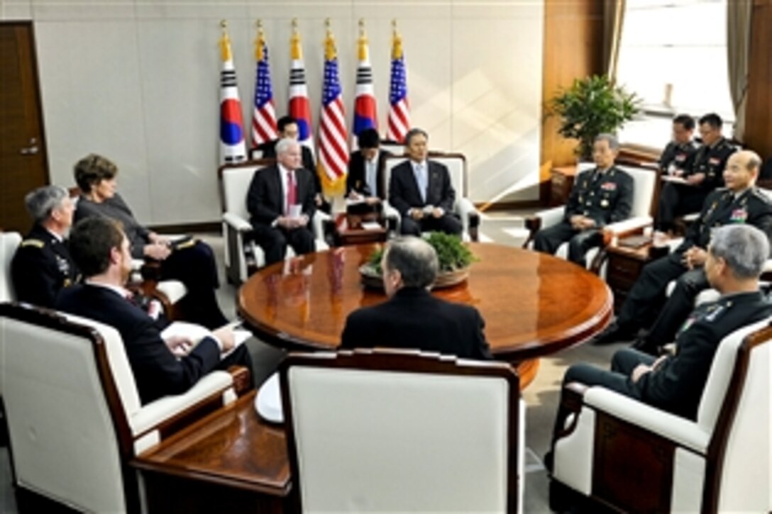 U.S. Defense Secretary Robert M. Gates and South Korean Defense Minister Kim Kwan-jin meet at the Ministry of Defense in Seoul, South Korea, Jan. 14, 2011. Gates met with Kim and President Lee Myung-bak to discuss U.S and Korean defense issues.