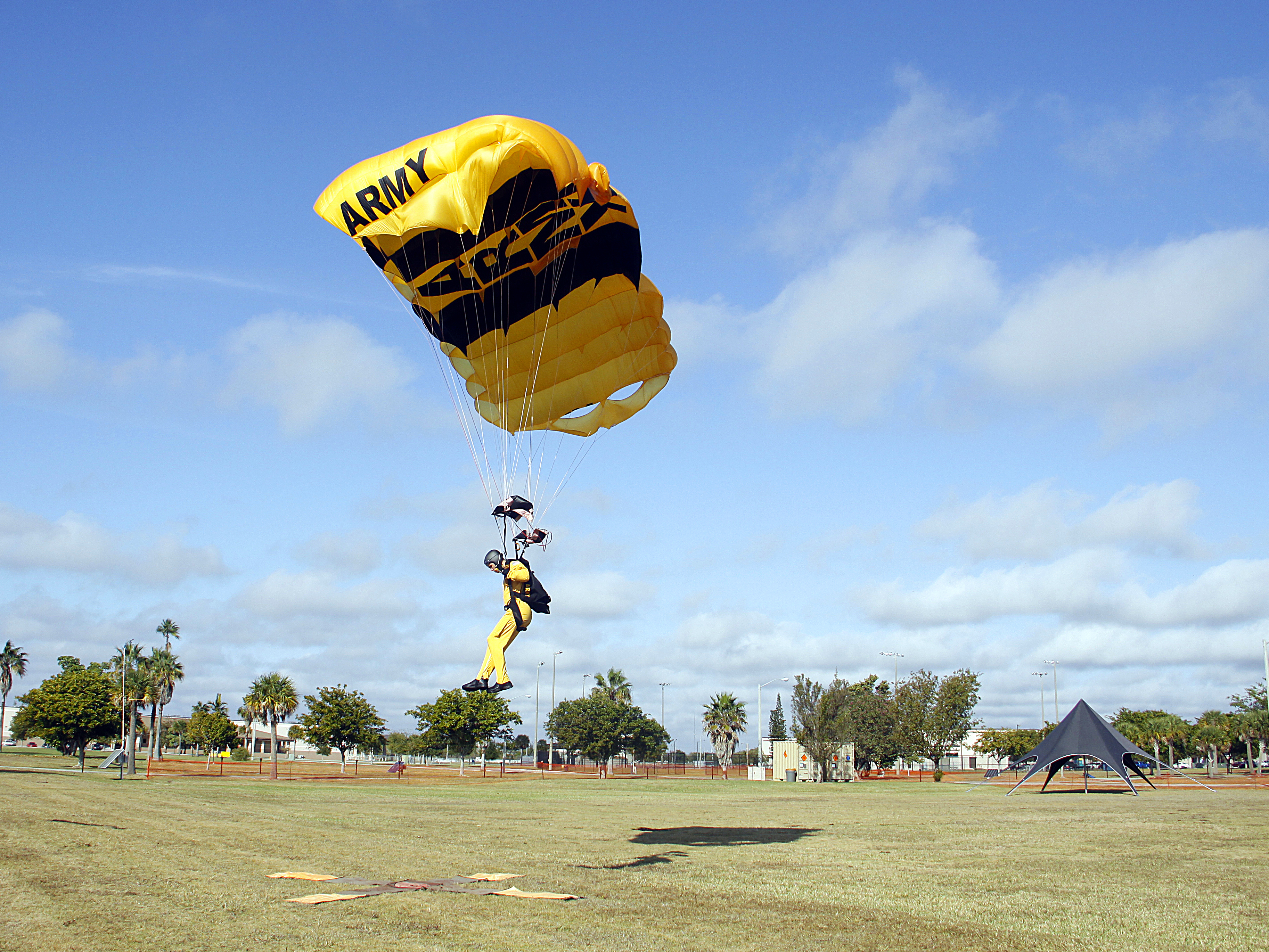 Parachute team returns to base for training > Homestead Air Reserve