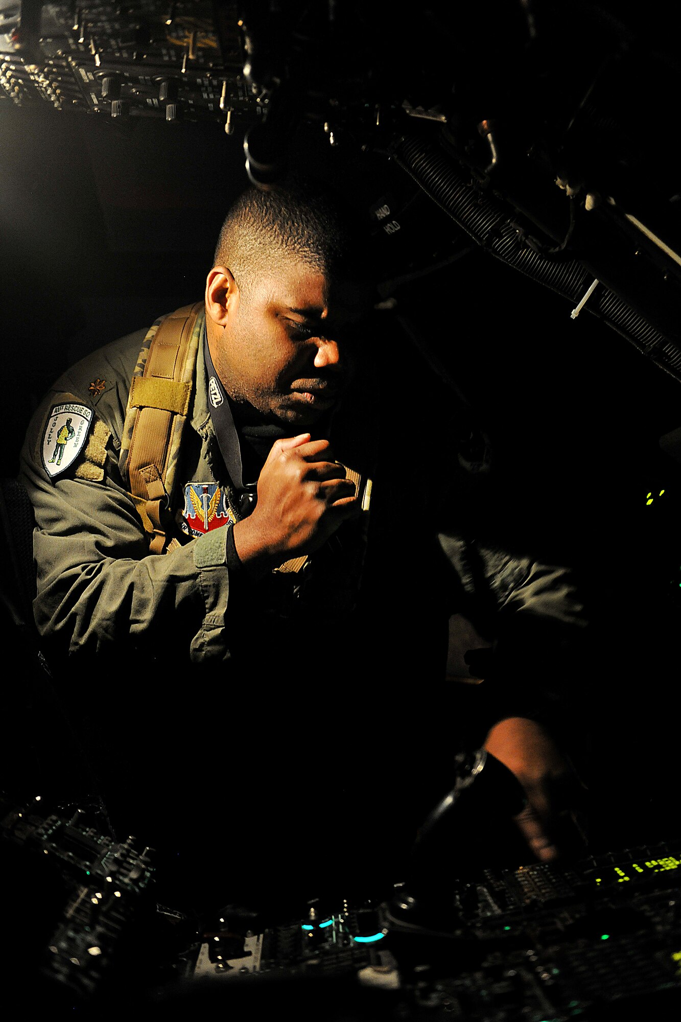 MOODY AIR FORCE BASE, Ga.-- Maj. Ronald Henderson, 41st Rescue Squadron
assistant director of operations, performs pre-flight inspections before
take-off Jan. 15. Members from the 41st and 38th Rescue Squadrons provided
support to local authorities to help search for a missing teenager. (U.S.
Air Force photo/Airman 1st Class Joshua Green)(RELEASED)
