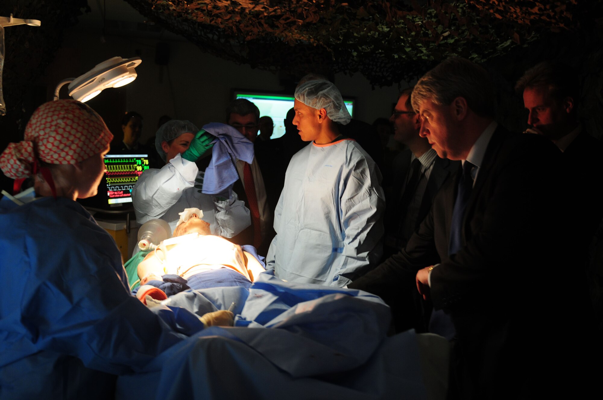 ROYAL AIR FORCE LAKENHEATH, England -- The Right Honorable Andrew Lansley, the United Kingdom Secretary of State for Health, watches Airmen resuscitate a "victim" at the 48th Medical Group Tier 1 Simulation Center on Jan. 14. During his visit, Minister Lansley received a 48th MDG mission brief, an opportunity to meet Liberty medics and a tour of the facility.  (U.S. Air Force photo/Staff Sgt. Stephen Linch)