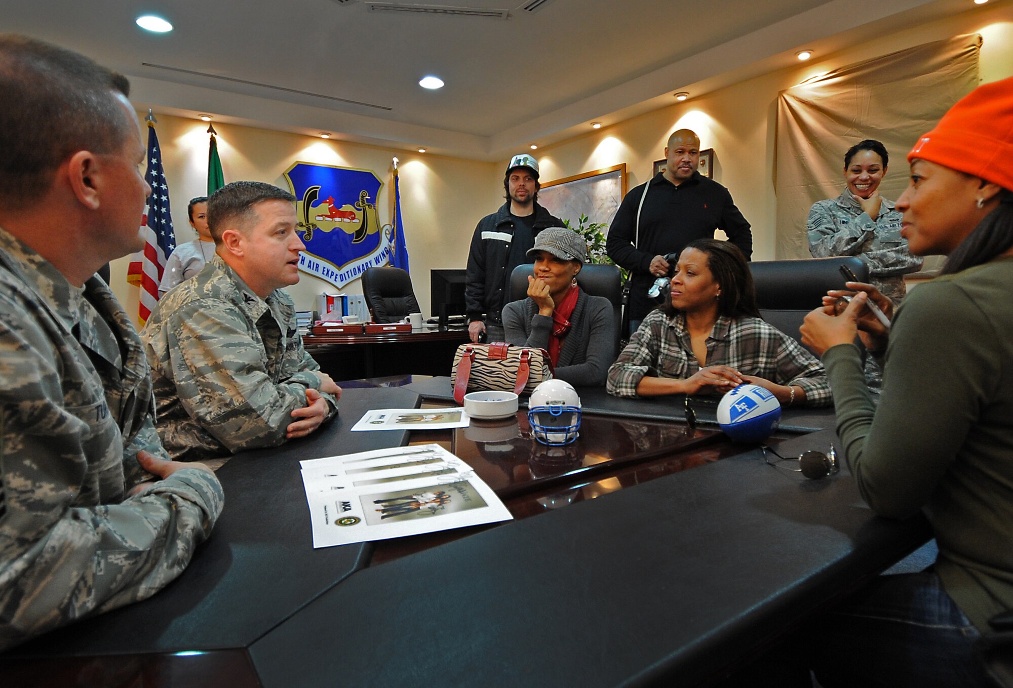 The members of En Vogue meet with Col. Michael Katka and Chief Master Sgt. Richard Turcotte just before they tour the 386th Air Expeditionary Wing Jan. 16. This is En Vogue's first stop on their first tour in the area of responsibility. Colonel Katka and Chief Turcotte are the 386th AEW vice commander and command chief. (U.S. Air Force photo by Senior Airman Cynthia Spalding)