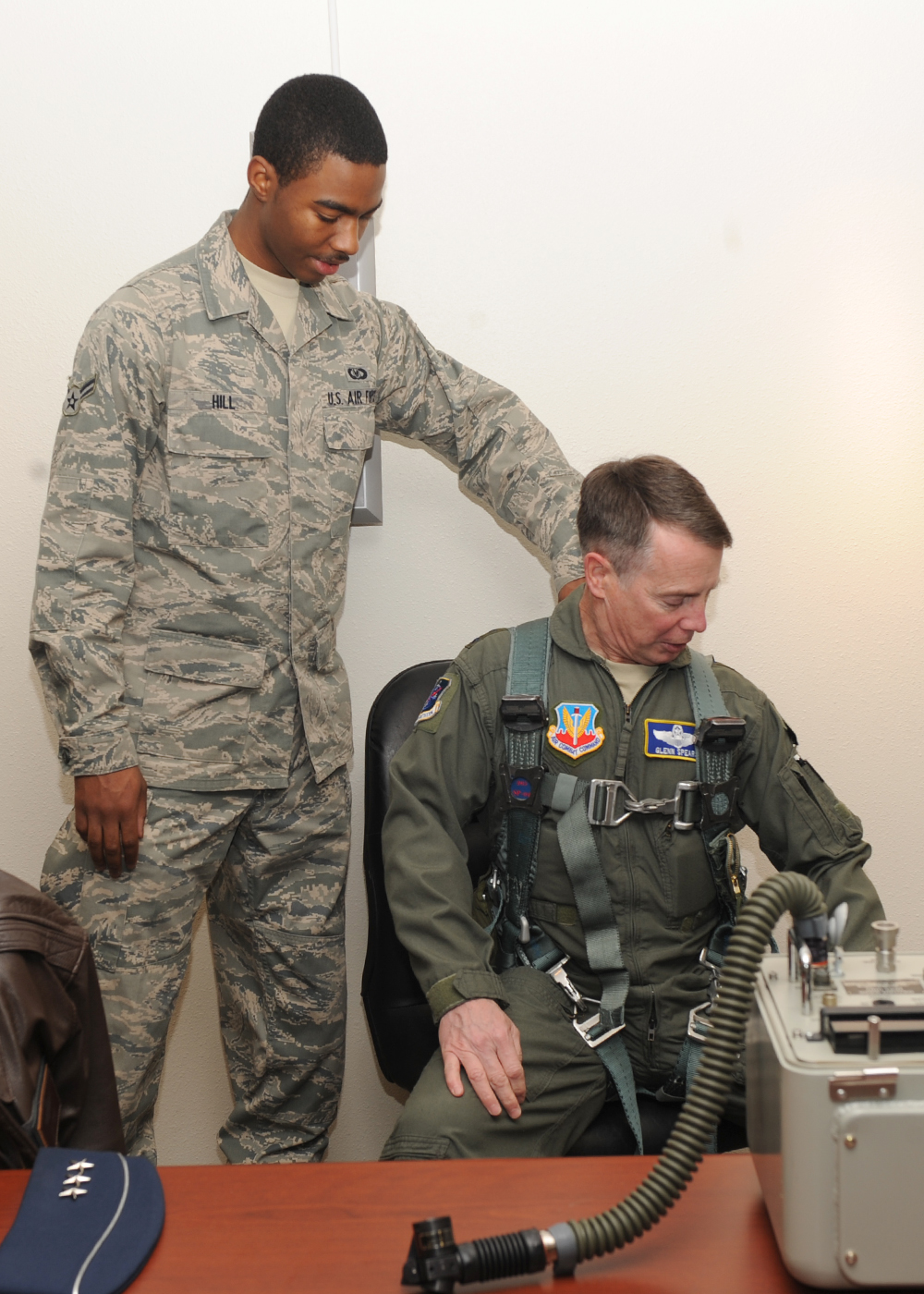 7 OSS prepares 12 AF commander for flight > Dyess Air Force Base ...