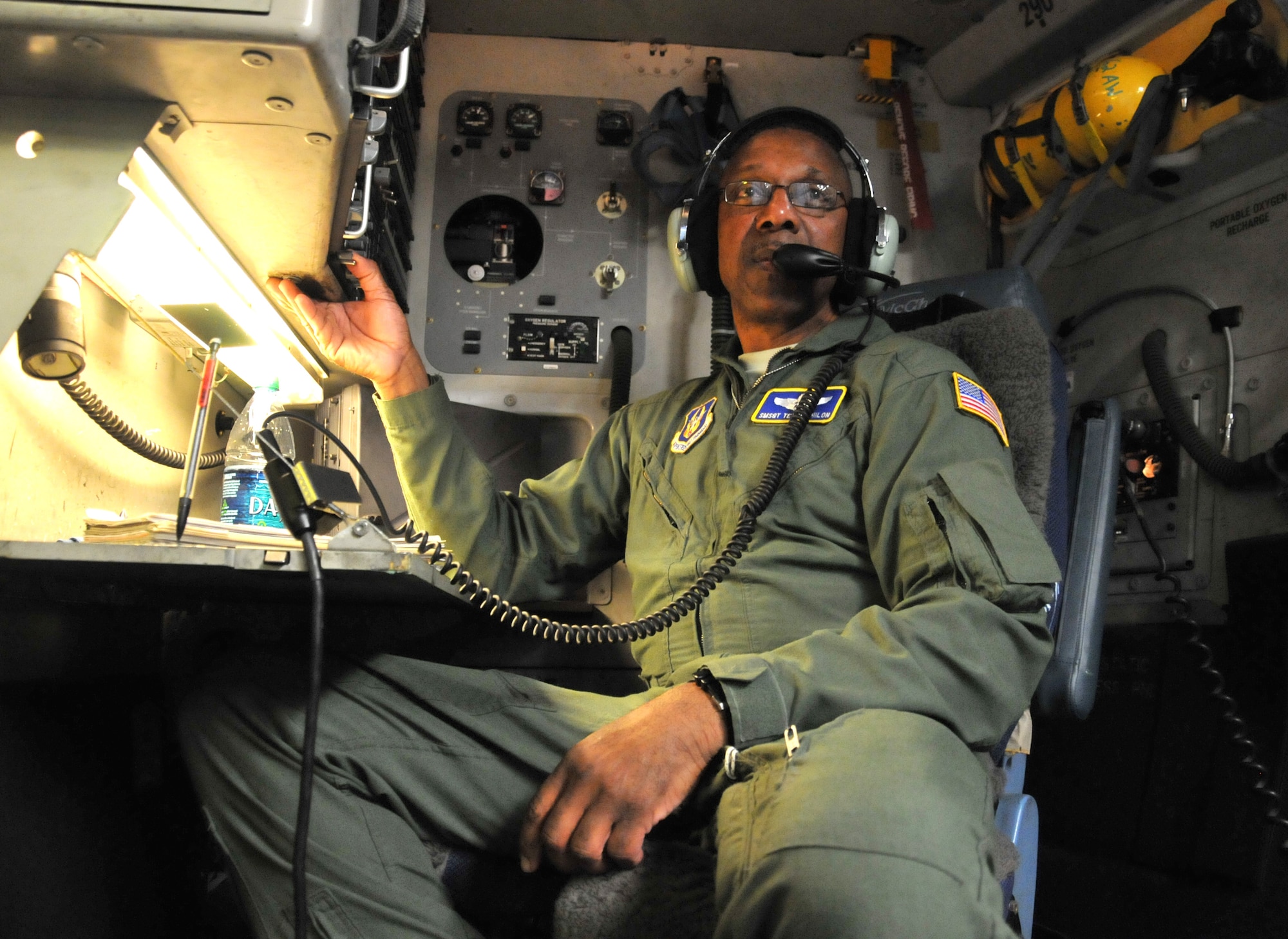 MCCHORD FIELD, Wash.- Senior Master Sgt. Terry Philon, a Reserve standard evaluation loadmaster with the 313th Airlift Squadron, gives the approach briefing for passangers onboard a C-17 Globemaster III before landing here. Sergeant Philon has been supporting the strategic airlift mission at McChord for almost 30 years. (U.S. Air Force photo/Master Sgt. Jake Chappelle)