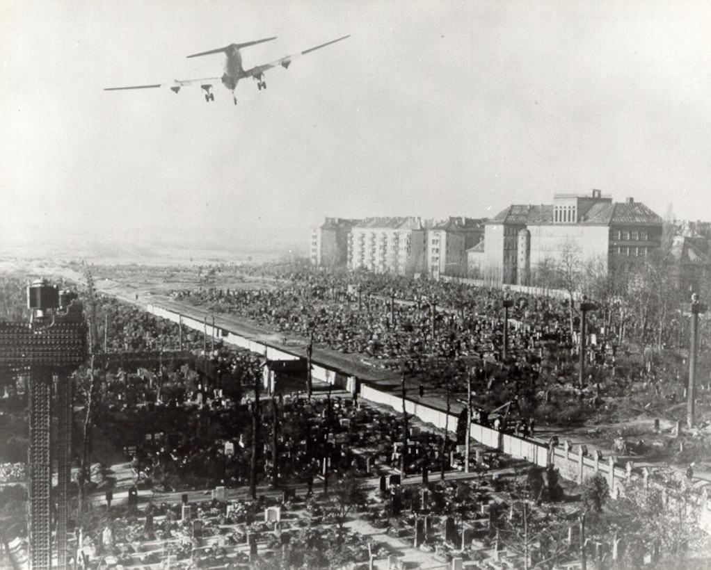 Landing approach, Berlin Airlift.