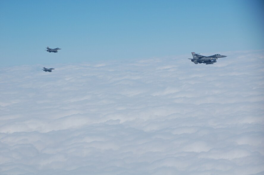 F-16 Fighting Falcons out of Shaw Air Force Base, S.C. thrilled more than 50 civic leaders during an air-to-air refueling mission sponsored by the 916th Air Refueling Wing on Jan. 21. (USAF photo by Ms. Donna Lea, 916ARW/PA)