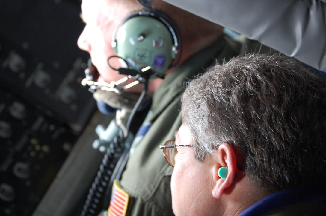 A member of the Wayne Leadership class watches intently as a 911th boom operator refuels an F-16 Fighting Falcon 20,000 feet in the air on Jan. 21. (USAF photo by Ms. Donna Lea, 916ARW/PA)