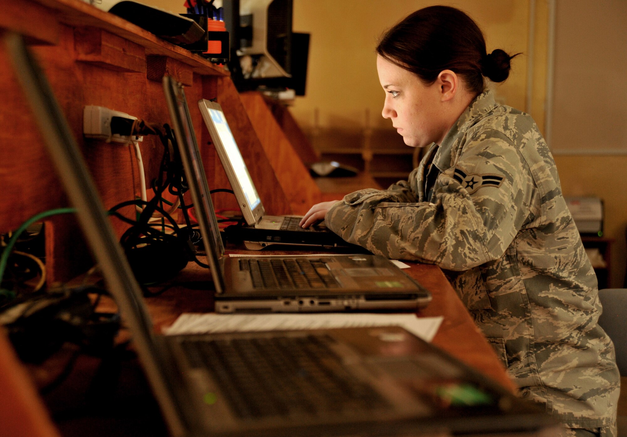 Airman 1st Class Sarah Taylor, automated data processing and equipment technician for Contingency Operating Base Speicher's direct support signal team, puts a customer's laptop on the domain Jan. 20, 2011, on COB Speicher, Iraq. (U.S. Air Force photo by Senior Airman Andrew Lee/Released) 