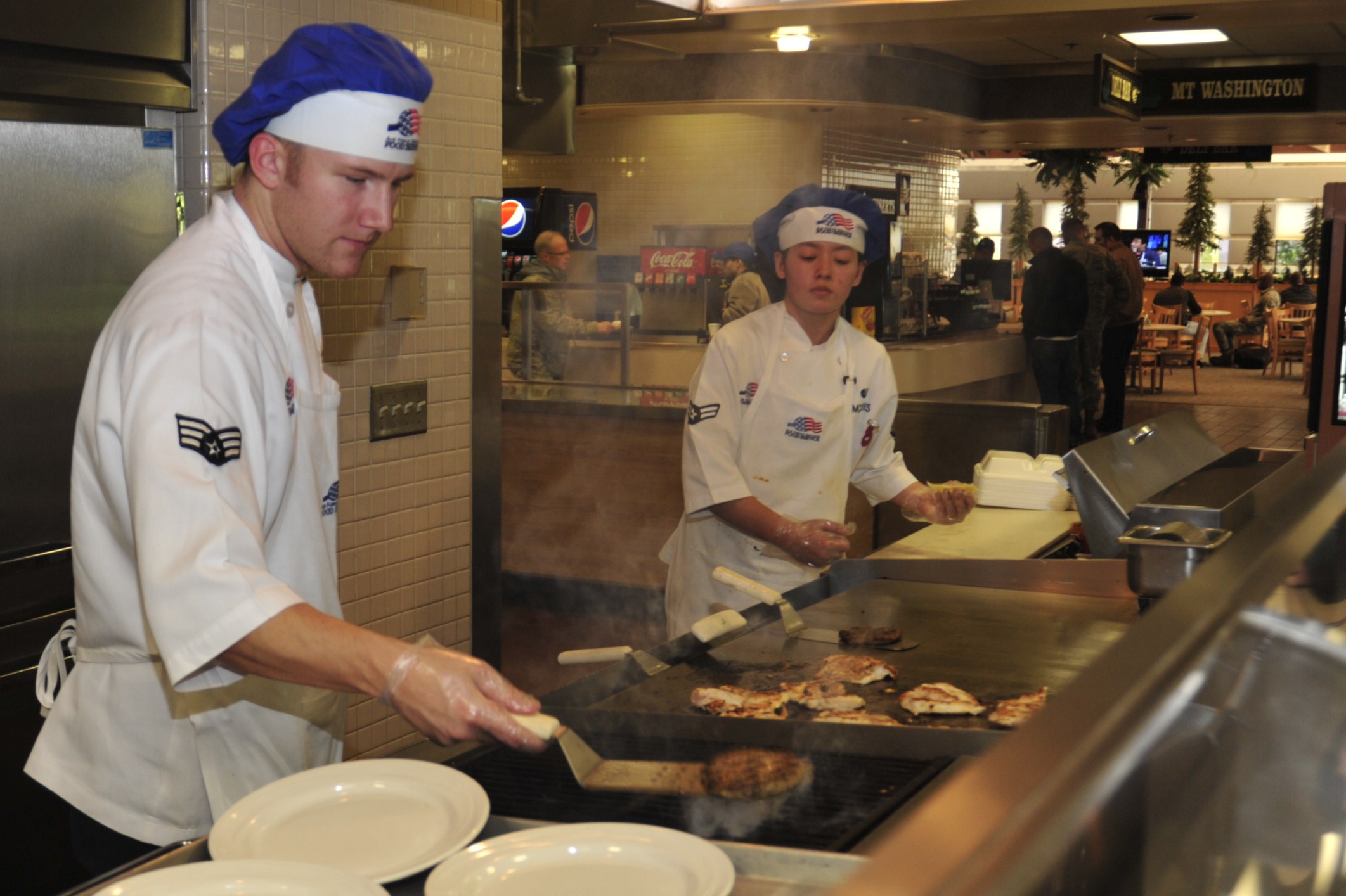 McChord Field dining facility offers healthier food choices > Team