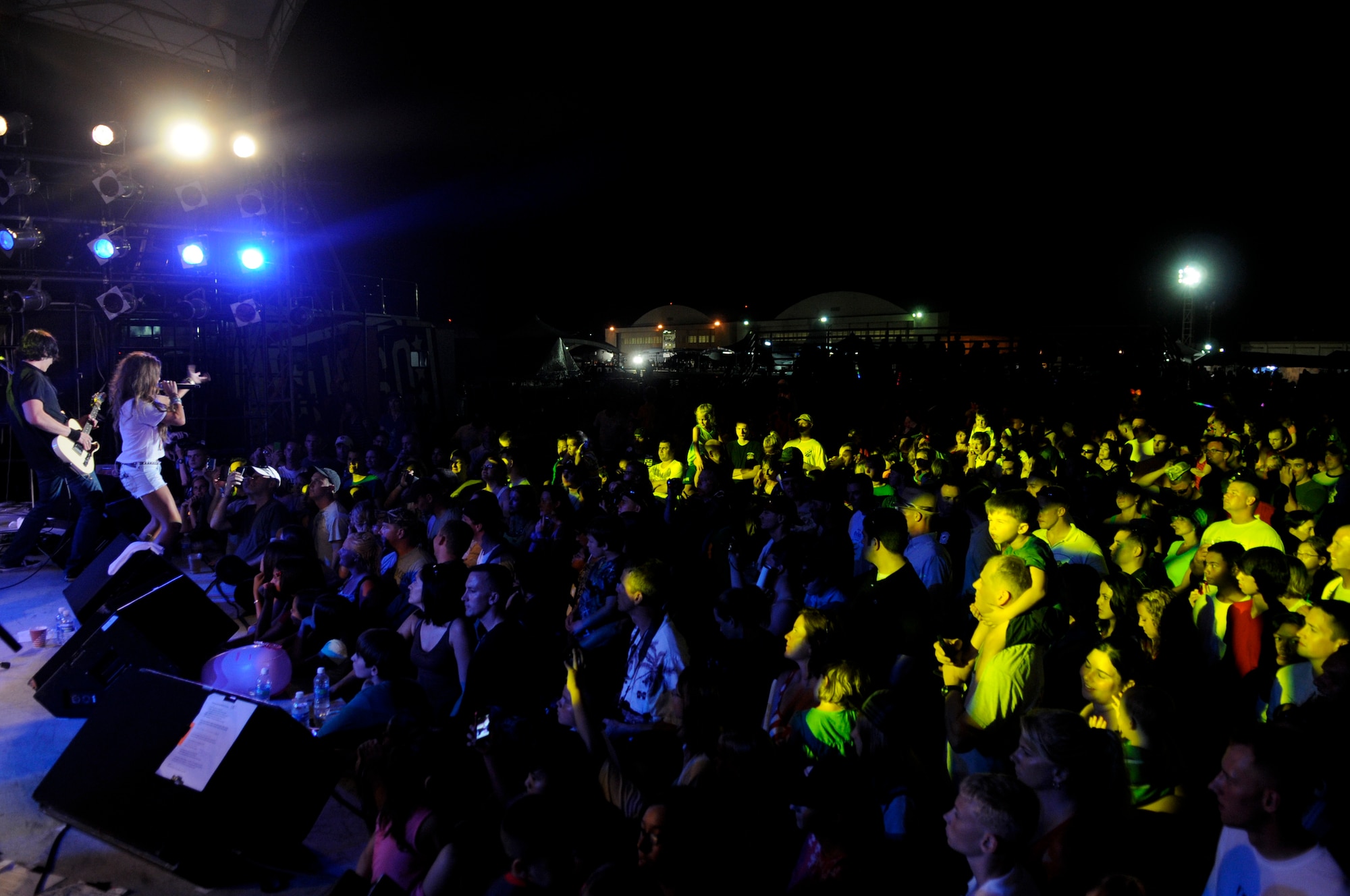 American country-pop singer, Jessie James and her backup singers performfor a crowd at AmericaFest on Kadena Air Base, Japan, July 1. The eventshowcased an array of aircraft displays, games, rides, food and liveentertainment in celebration of Independence Day. (U.S. Air Force photo/ Airman1st Class Maeson L. Elleman)