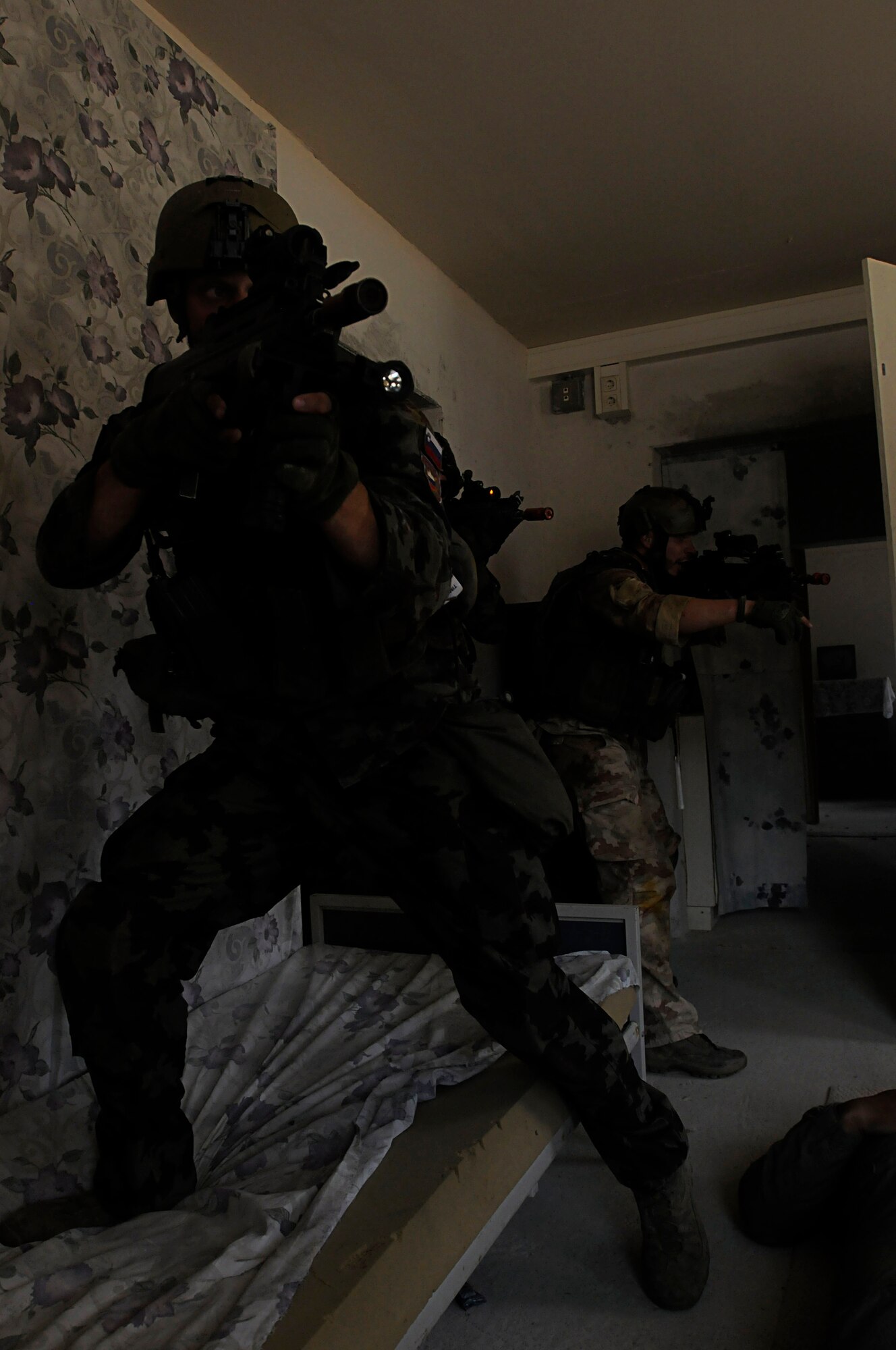 Slovenian Joint Terminal Attack Controllers infiltrate a house to rescue a simulated injured pilot on the Urban lane at Hohenfels Training Area, Germany, June 29, 2011. The lane, which is run by Danish instructors, is designed to train JTACs on operating in an urban environment. Allied Strike is Europe’s premier Close Air Support exercise, held annually to conduct robust, realistic CAS training that helps build partnership capacity among Allied NATO nations and refine the latest operational CAS tactics. (U.S. Air Force photo by Airman 1st Class Desiree W. Esposito)