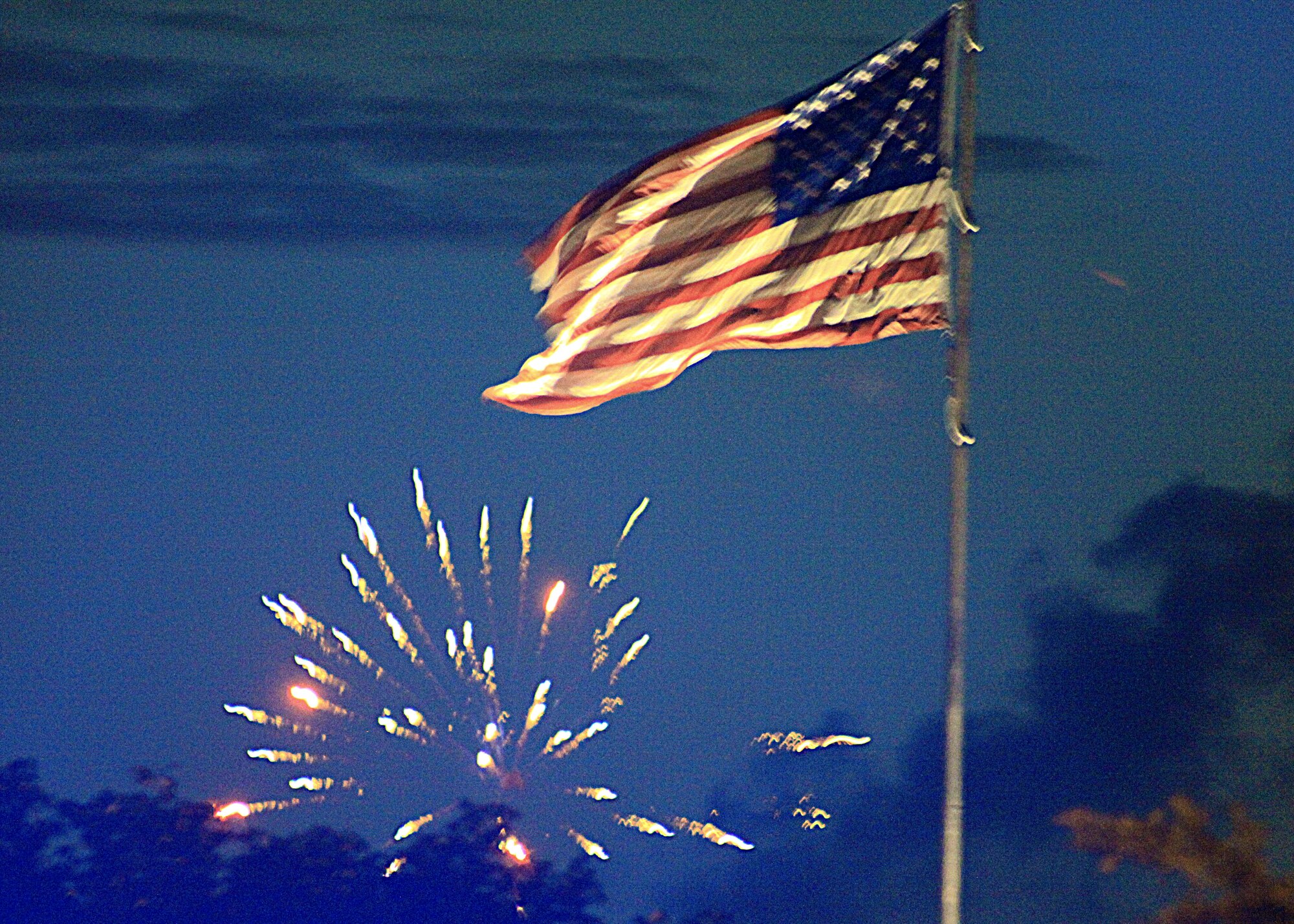 HOMESTEAD AIR RESERVE BASE, Fla. -- The night sky over Homstead ARB lit up with rocket's red glare during it's second annual 4th of July celebration. More than 1500 people attended the event, six times the amount from the previous year. (US Air Force photo/Mr. Ian Carrier)