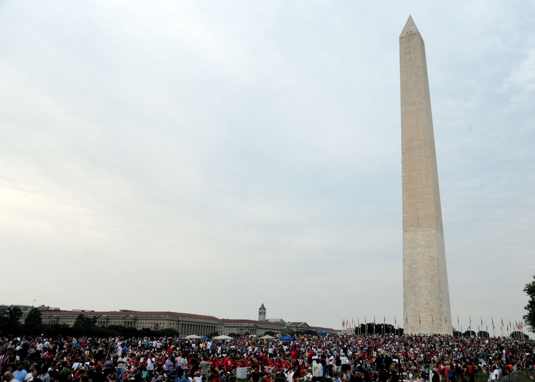 The U.S. Air Force Band along with special guest Jo Dee Messina performed for tens of thousands of guests during an Independence Day celebration at the Washington Monument July 4. The performance concluded with a fireworks display. (U.S. Air Force photo / Staff Sgt. Nichelle Anderson)