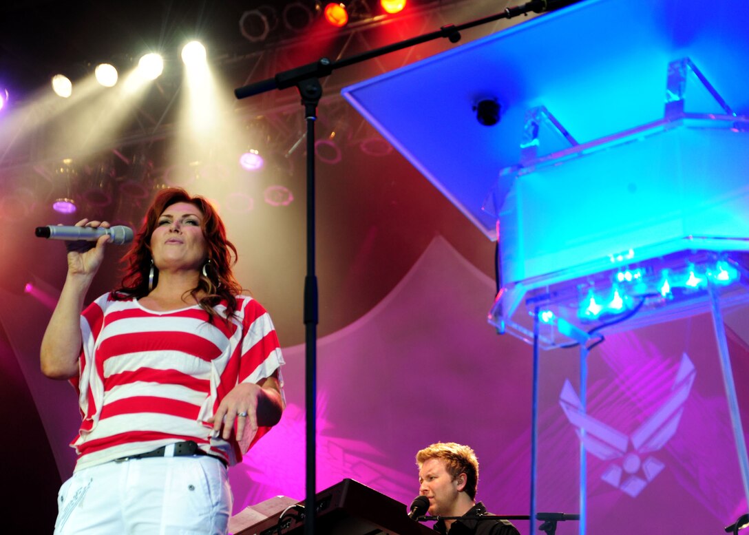 Jo Dee Messina performs live during the National Parks Service Independence Day Celebration at the Washington Monument, July 4.  To conclude the holiday weekend, The USAF Band, Honor Guard and Drill Team performed at the Air Force Memorial and the Washington Monument precluding the Washington, D.C., fireworks display July 4. (U.S. Air Force photo/ Staff Sgt. Nichelle Anderson)
