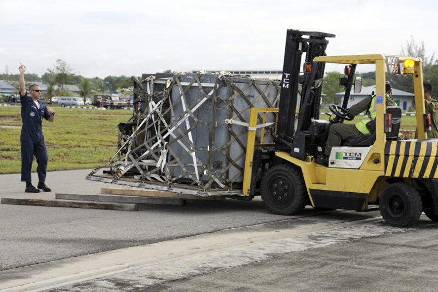 RIMBA AIR BASE, Brunei -- Staff Sgt. Nathan Bolander, Pacific Air Forces F-16 Demonstration Team member, guides a forklift into place July 2. The PACAF Demonstration team along with other members of the 35th Fighter Wing arrived in Brunei July 1 to prepare for the 3rd Biennial Brunei Darussalam International Defense Exhibition 2011 scheduled for June 6-9. (U.S. Air Force photo/Staff Sgt. Marie Brown/Released)