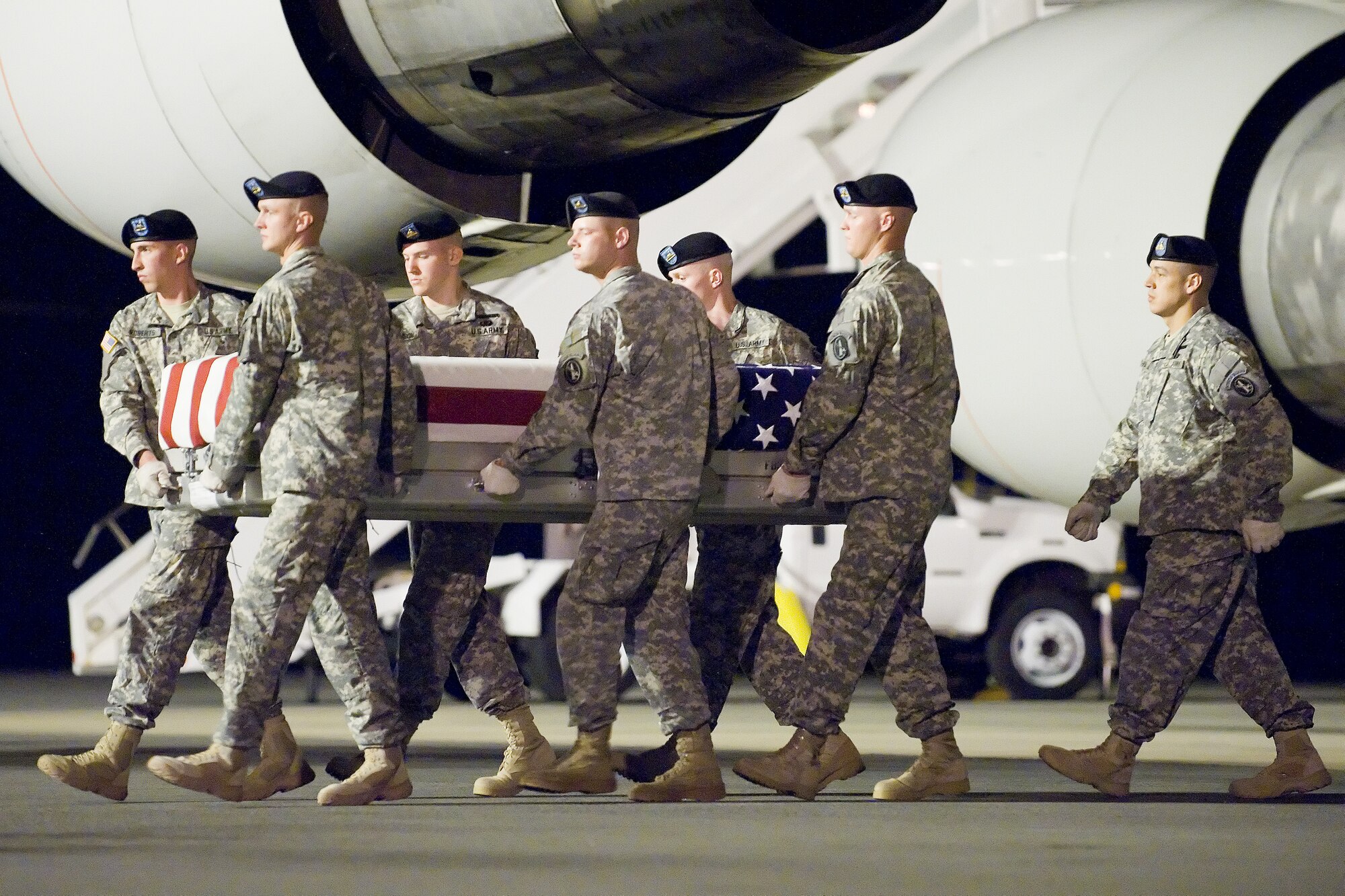 A U.S. Army carry team transfers the remains of Army Spc. Nathan R. Beyers, of Littleton, Colo., at Dover Air Force Base, Del., July 9, 2011. Beyers was assigned to the 145th Brigade Support Battalion, 116th Cavalry Heavy Brigade Combat Team, Post Falls, Idaho. (U.S. Air Force photo/Adrian Rowan)
