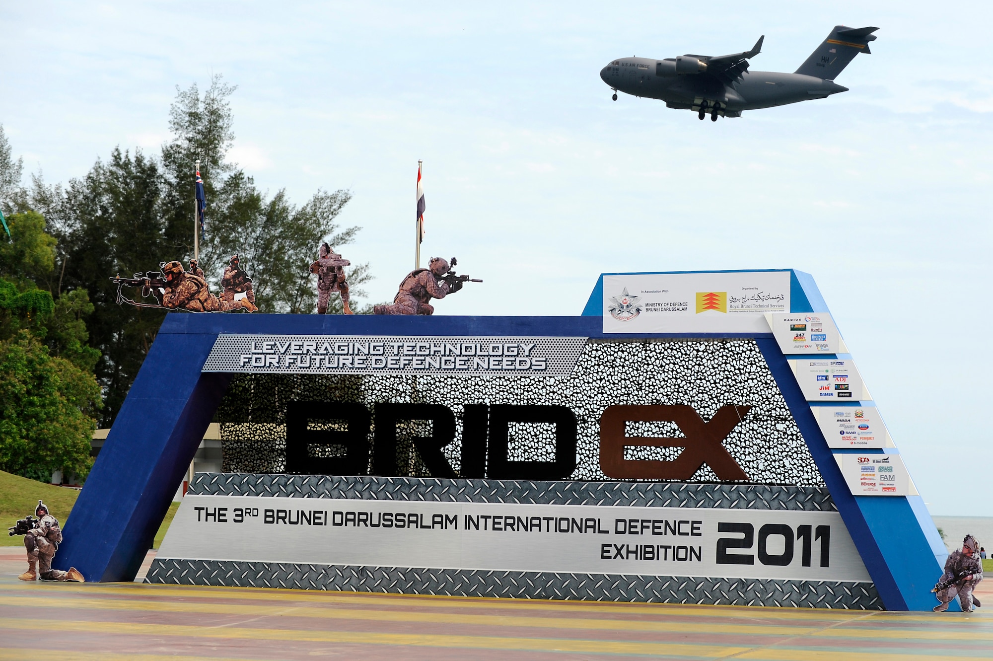 Brunei Darussalam -- A U.S. Air Force C-17 Globemaster III from Joint Base Pearl Harbor Hickam, Hawaii, performs a fly-by during the 3rd Biennial Brunei Darussalam International Defense Exhibition in Brunei Darussalam July 6. This year's event coincided with the 50th anniversary of the Royal Brunei Armed Forces and hosted more than 160 exhibitors and 150 international delegates. (U.S. Air Force photo/Staff Sgt. Marie Brown/Released)