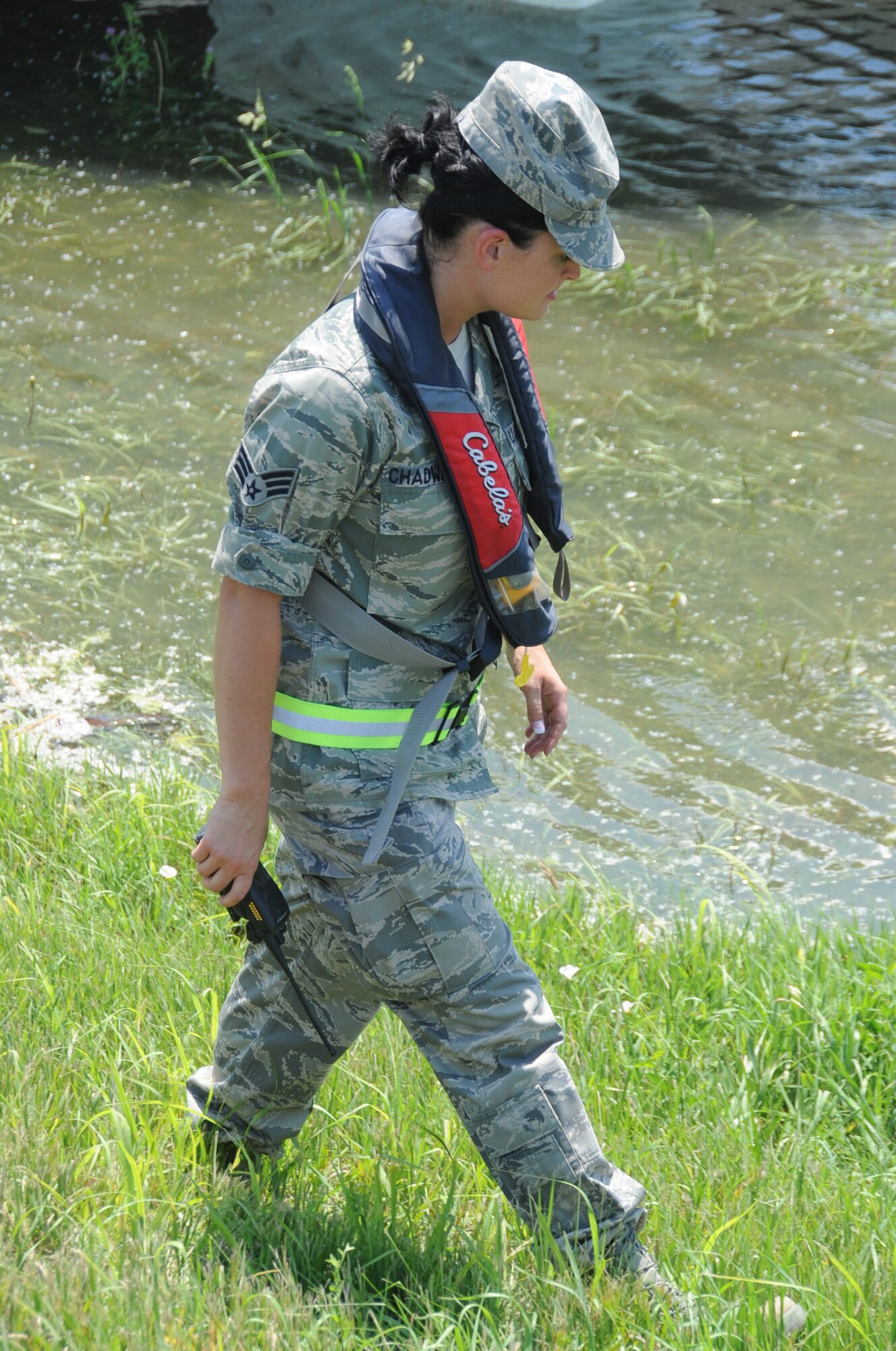 Senior Airman Sara Chadwick, a 22-year-old Madison, Neb., native, a medical technician with the Lincoln-based 155th Air Refueling Wing, inspects a portion of levee near Omaha’s now-flooded Freedom Park June 30. Chadwick is one of 28 Nebraska Air National Guardsmen that volunteered to serve on state active duty in the Nebraska National Guard’s ongoing response to the 2011 flood (Army photo by Sgt. Koan Nissen).