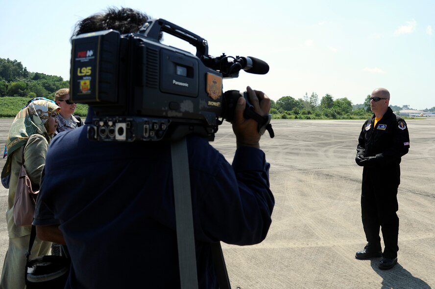 Brunei Darussalam -- Master Sgt. Bruce Wark, Pacific Air Forces Demonstration Team superintendent, talks with local media prior to performing the final F-16 Fighting Falcon ground show demonstration on the last day of the 3rd Biennial Brunei Darussalam International Defense Exhibition at Rimba Air Base, Brunei, July 9. Two F-16 Fighting Falcons were showcased through static displays and aerial demonstrations.(U.S. Air Force photo/Staff Sgt. Marie Brown/Released)