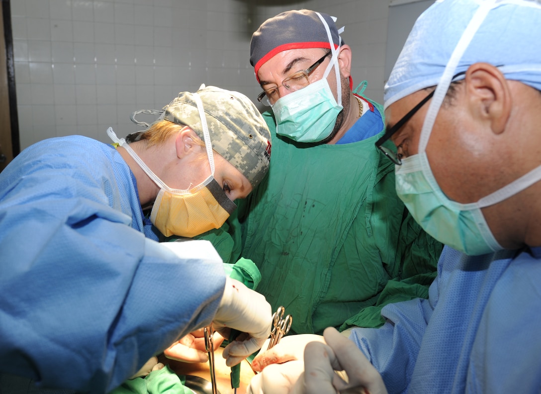 Army Maj. Lisa Coviello, a general surgeon from JTF-Bravo Medical Element, performs a gallbladder removal with Dr. Jose Mejia and Dr. Guillermo Saenz, Honduran general surgeons July 12, 2011, at a community hospital in Comayagua, Honduras.  