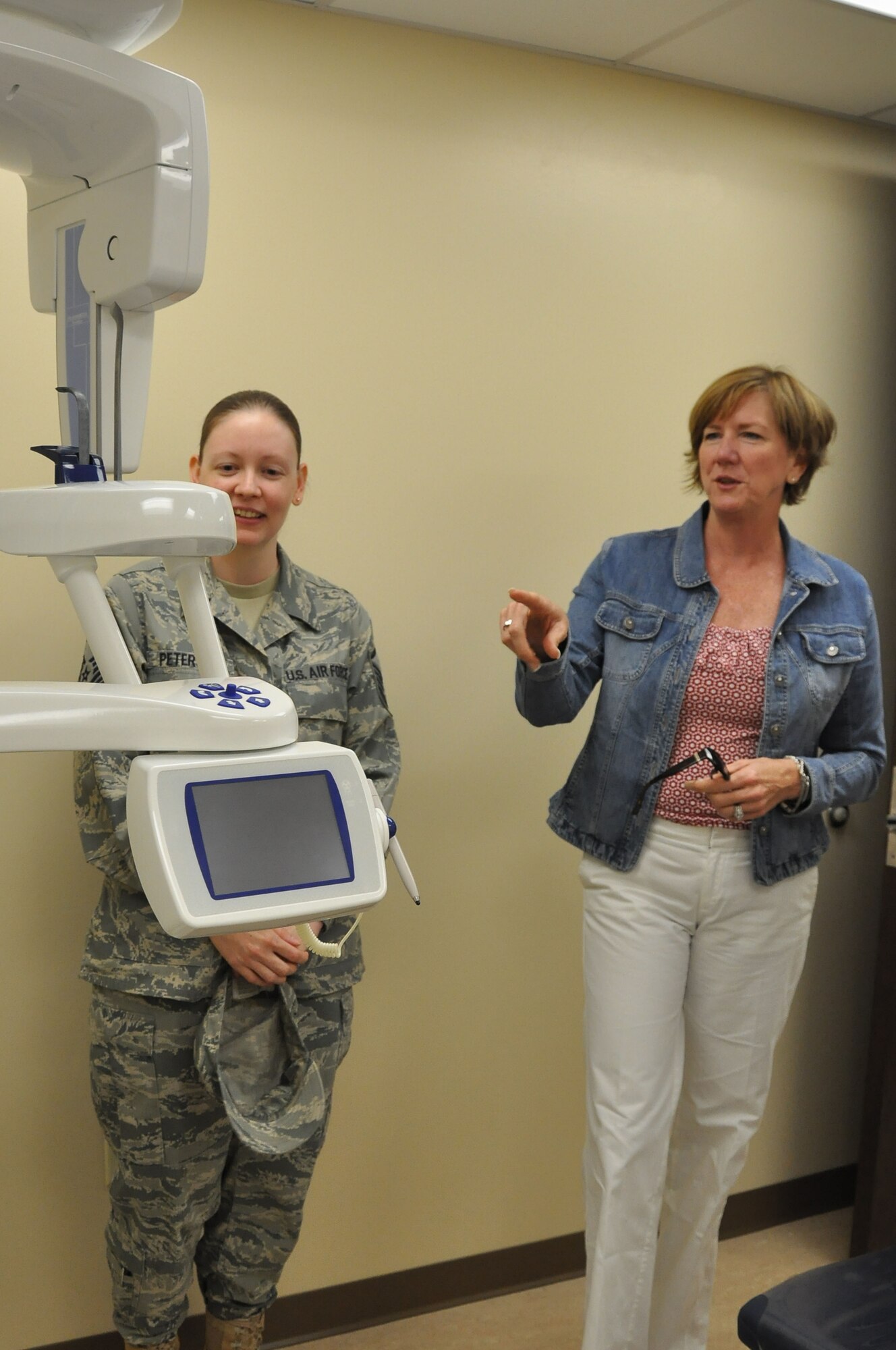 Master Sgt. Mandy Peterson, 934th Aeromedical Staging Squadron shows Michele Rubeor, wife of Maj. Gen. James Rubeor, some of the new dental equipment and the recently remodeled ASTS facility. (Air Force Photo/Tech. Sgt. Bob Sommer)