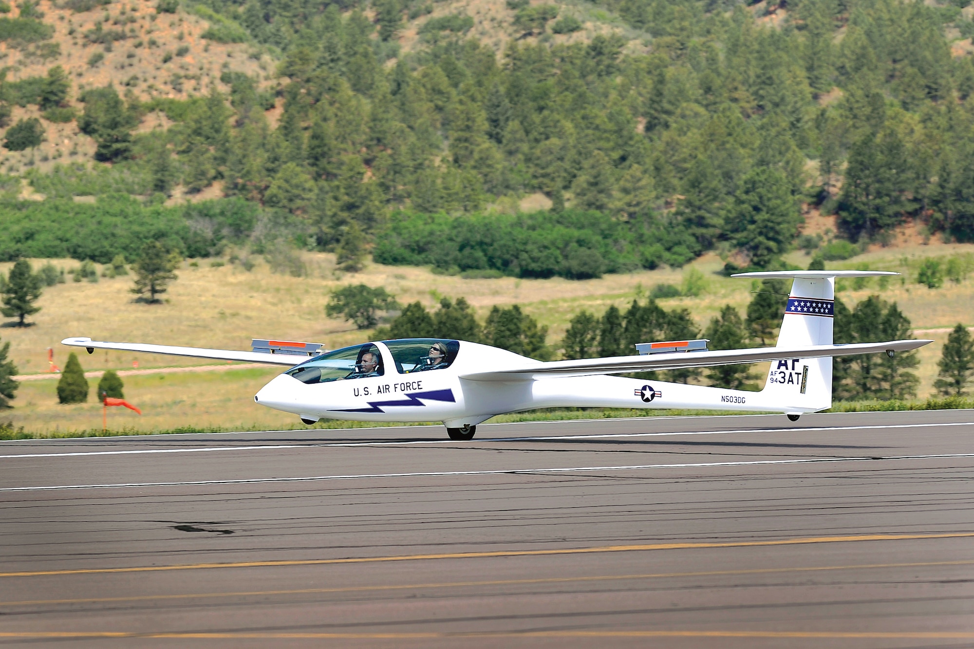 The U.S. Air Force Academy’s first TG-16A glider arrived at the Academy July 8.
The new fleet of training and aerobatic gliders is valued at $4.8 million and includes five new aerobatic gliders and 14 basic trainers. (U.S. Air Force Photo/Raymond McCoy)