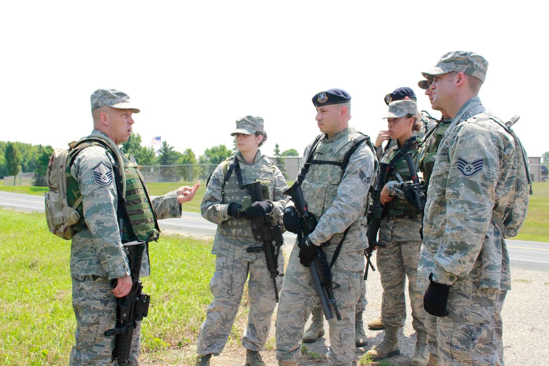 Master Sgt. Michael Bier explains the objectives of a foot patrol to his
squad.
(From left to right: Staff Sgt. Elizabeth Hurrle, Senior Airman Luis Lachuga, Airman Basic Felicia McGee and Staff Sgt. Justin Peterson) (Air Force Photo/Master Sgt. Nicollette Shegstad)
