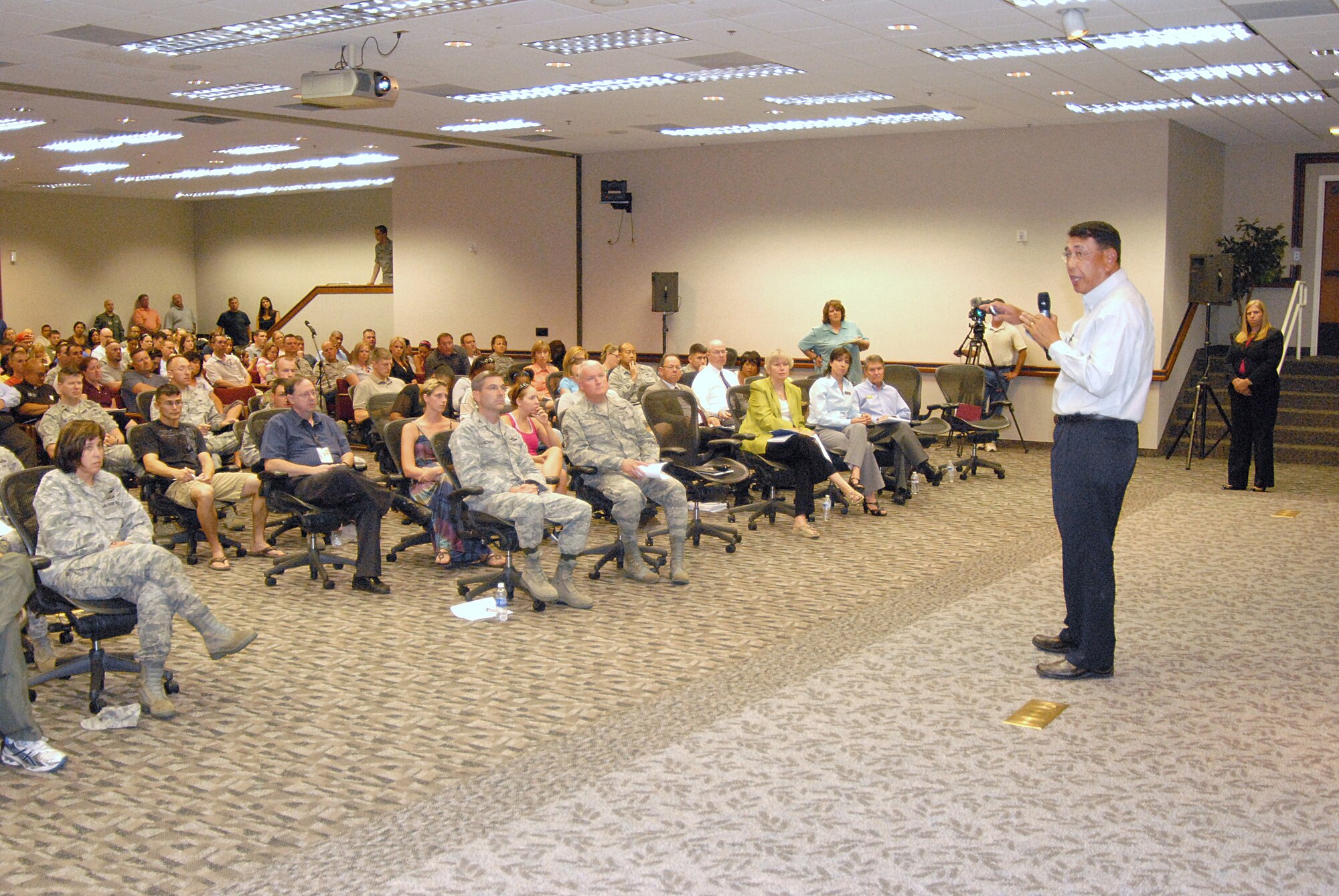 Ernie Casiano, Air Force Center for Engineering and Environment chief of operations, addresses base leadership and residents during a town hall meeting about housing privatization at Edwards. The meeting, held in the Conference Center July 13, was to give residents a better understanding of the upcoming housing privatization, which is scheduled to occur Oct. 1. (Air Force photo by Stephen K. Robinson)
