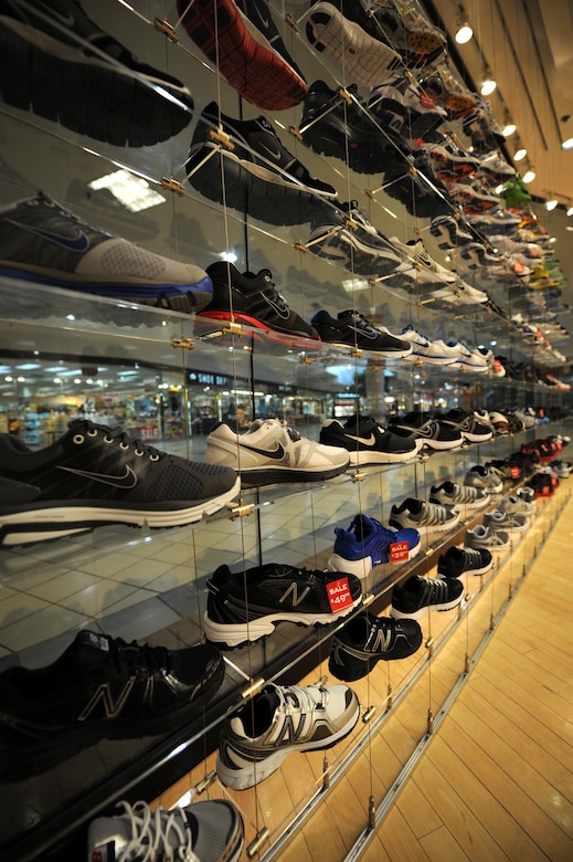 best running shoes store